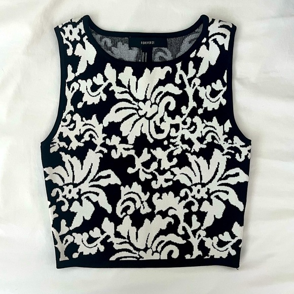 Forever 21 Tops - ❣️ FOREVER 21 CROPPED SHIRT ❣️